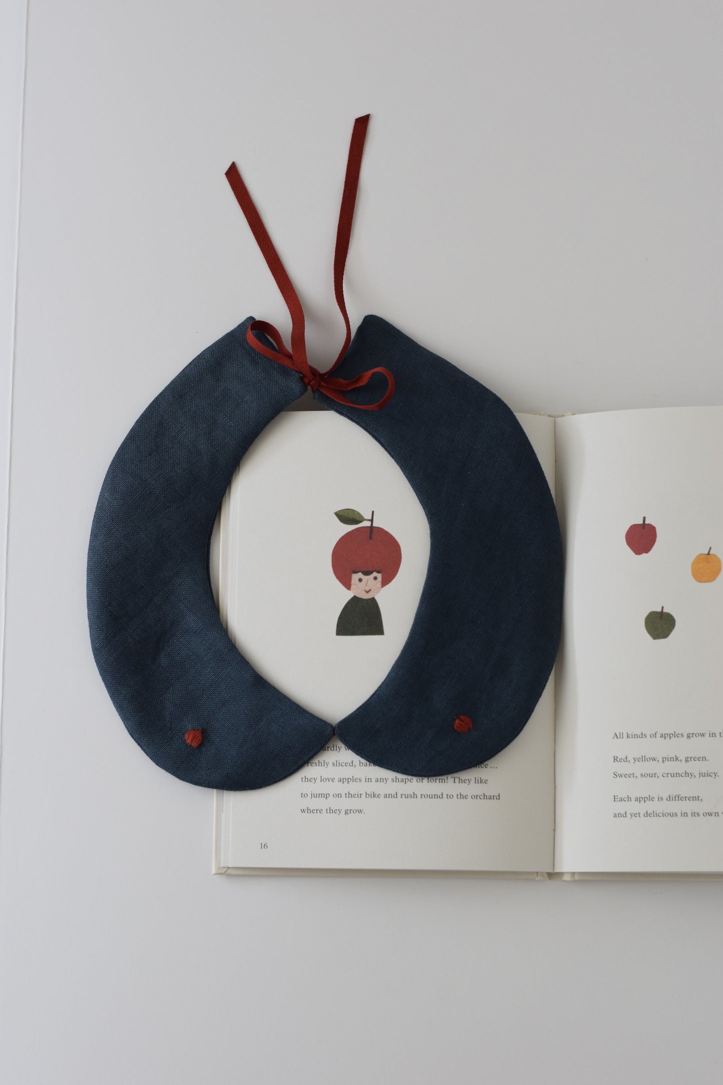 Apple Collar Women
