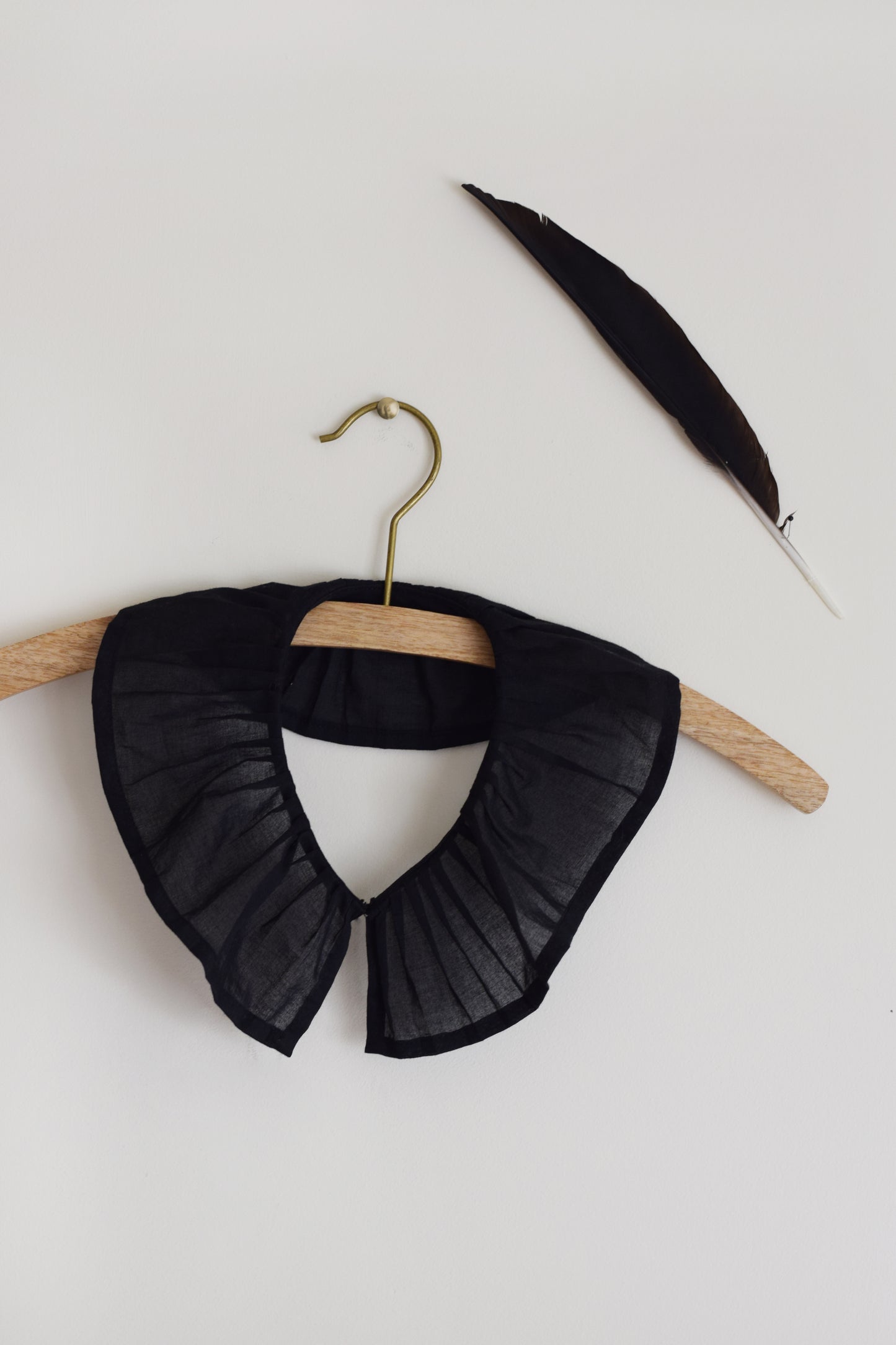 Florence Collar Women, Raven